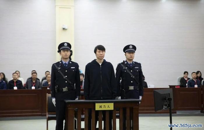 一审宣判时的李铁