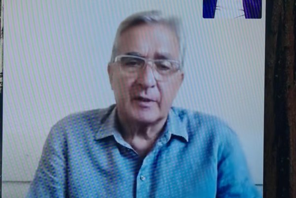 伊万：单后腰是天下足球趋势；中国队枯竭一个中场大脑