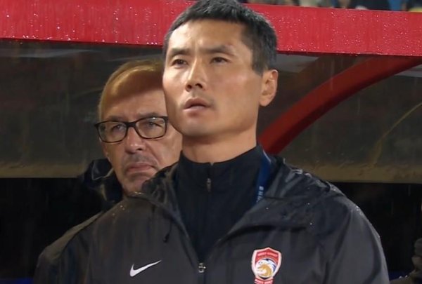 邵佳一：给队员点个赞，驻扎门将8东说念主作战到终末一刻还有契机