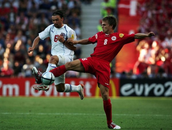 太阳报：前切尔西球员格伦夏尔隔离足球，从事建筑装修行业