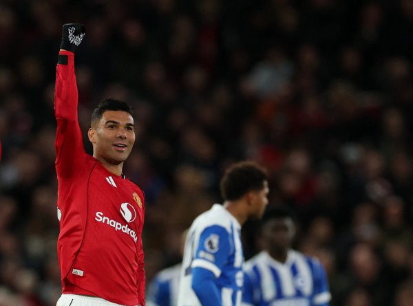 曼联续不续? 33岁卡塞米罗传射十足主力, 近30万周薪公约来岁到期