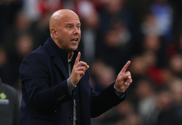 回声报: 由于斯洛特上赛季功劳太大, 利物浦高层不会探讨受命他