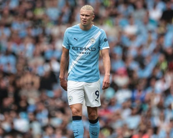 对阵阿森纳上半场，哈兰德在对方禁区内唯唯独次触球但打进了