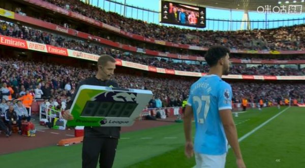 半场换东说念主转念，努内斯换下胡桑诺夫