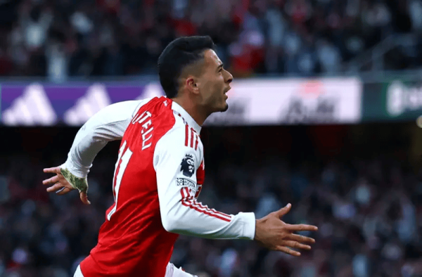 马丁内利: 埃泽送出绝妙的传球, 我要作念的等于把球送进球门