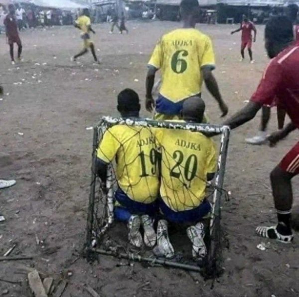 当天趣图: 中锋踢后卫、禁区摆大巴, 瓜帅最终成了穆帅的方式~