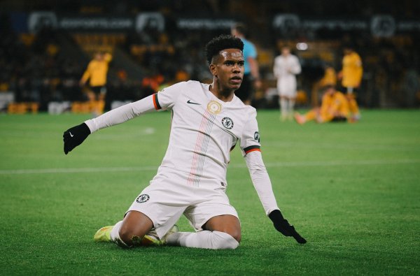 强！埃斯特旺成独一在18岁或更年青时贯穿两场欧冠进球的南好意思球员