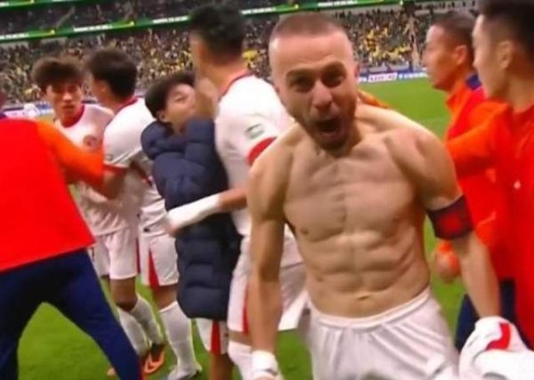 励志！35岁中超外助当选官方最好球员：身价排外助倒数第二！