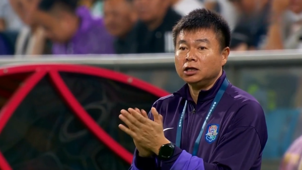 执意阻击？荒废！于根伟动用18天备战申花，球迷：上港三连冠稳了