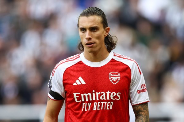 英媒：卡拉菲奥里看雄伟利单独锻练，将因髋部问题缺席下轮世初赛