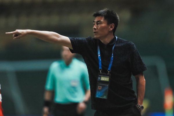 黄健翔传颂成退役球员下一线带孩子踢球，李玮锋：很好的一篇著述