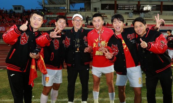 谢晖压着打？铜梁龙胆真大！黄希扬：踢中超忙碌 但熏陶能帮球队