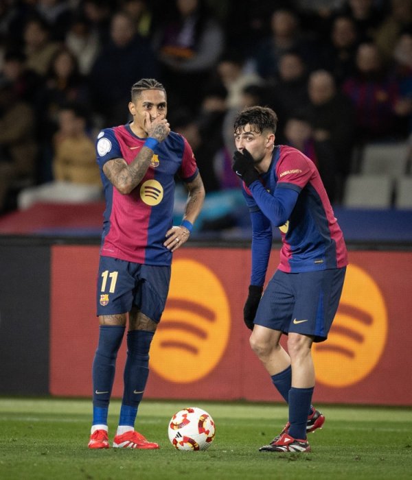 记者：当天佩德里突发肠胃炎缺席原定西席，拉菲尼亚完成部分西席