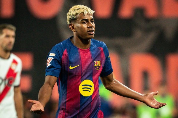 18岁亚马尔各项赛事邻接3场破门，已是巴萨生活第3次作念到