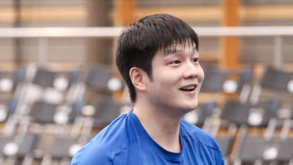 樊振东俱乐部登顶德甲! 去看英超莫得打第4轮, 劳逸和谐保抓情状