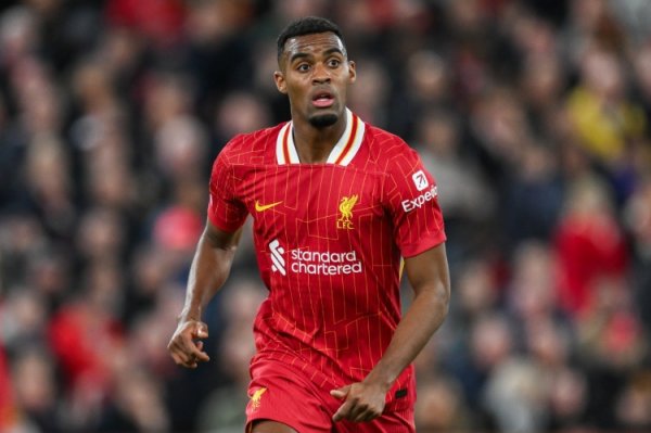 随队记者：利物浦正推动续约迈巴赫组合，提供与其价值相符的左券