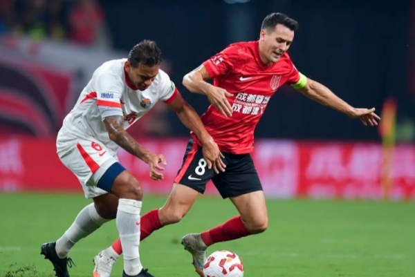 二选一！31岁中超球星行将转会，被海港烧毁，2大新贵奉上报价