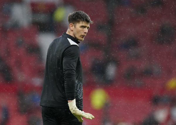 TA：外界命令纽卡更换首发门将波普，但埃迪·豪将延续信任球员