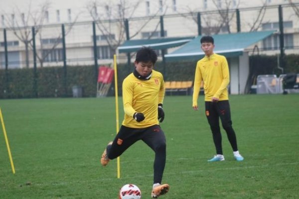 【体坛独家】徐彬英国开脱行 行将签约狼队谈判外租