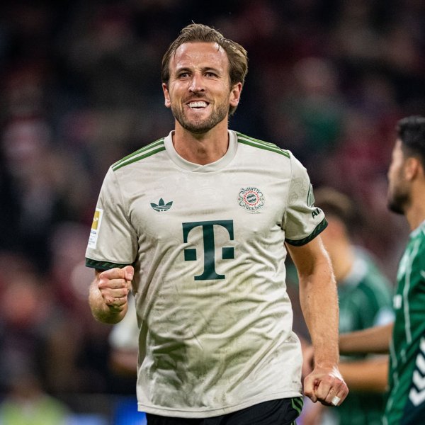 4-0！8战15球，凯恩独享历史第一，C罗神迹告破，拜仁全胜领跑