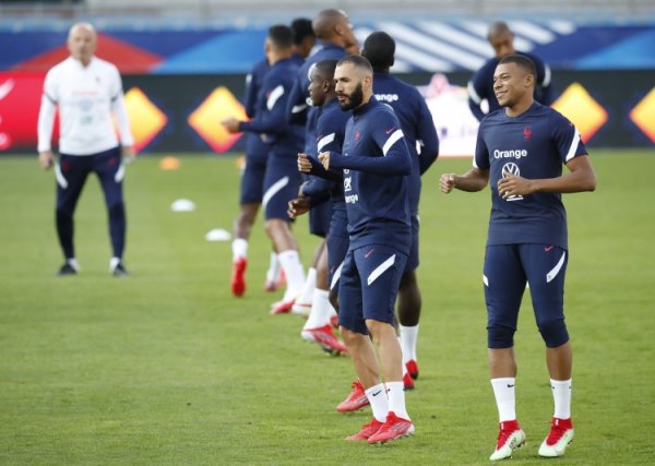 队报：德尚状告RMC记者责怪并条目罚金1欧元，案件来岁1月宣判